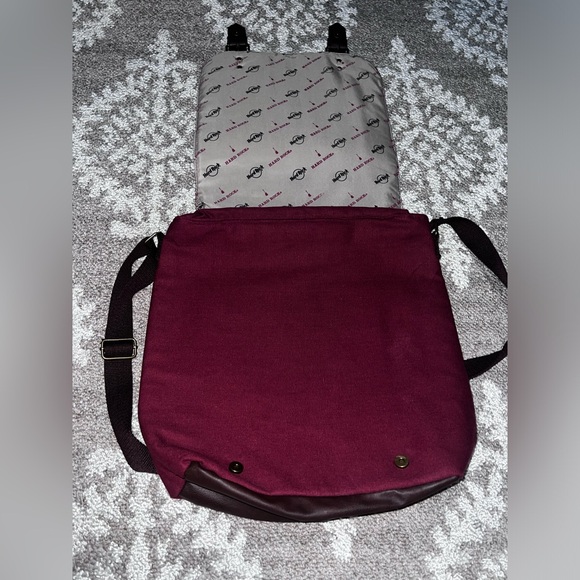 Hard Rock burgundy satchel/Messenger bag✨ - Picture 9 of 17